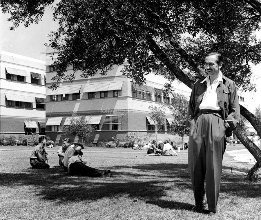 Burbank 1941 Walt Disney strolls around his Walt Disney Studios in Burbank wm.jpg